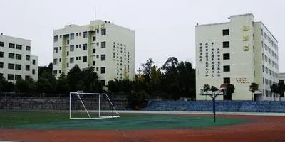 <b>閬中江南高級職業(yè)中學</b>